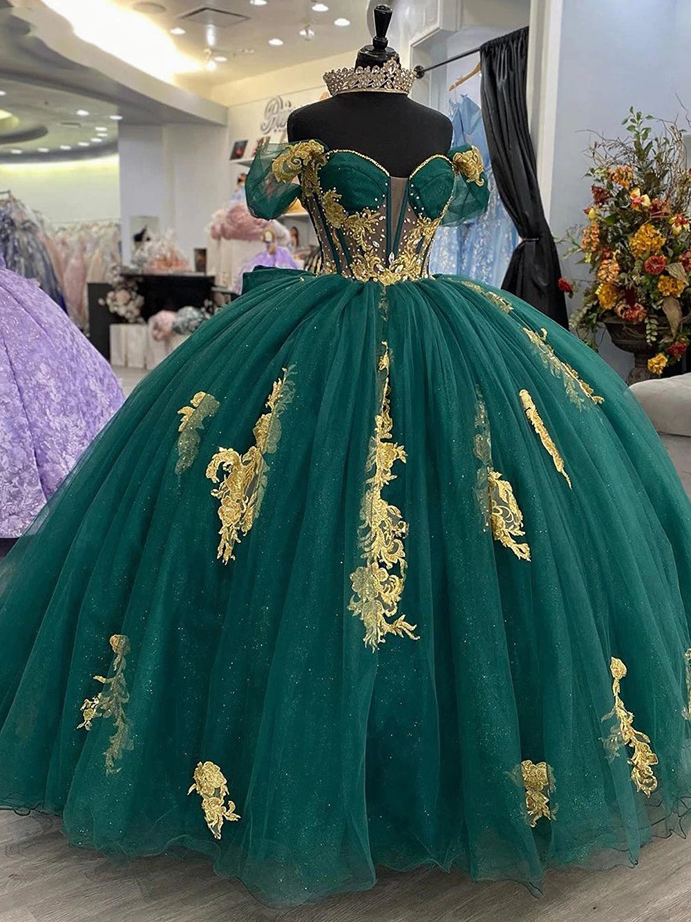 Ball Gown Off Shoulder Puffy Sleeves Flower Lace Appliques Emerald Green Tulle Princess Gown Quinceanera Dress for Sweet 16