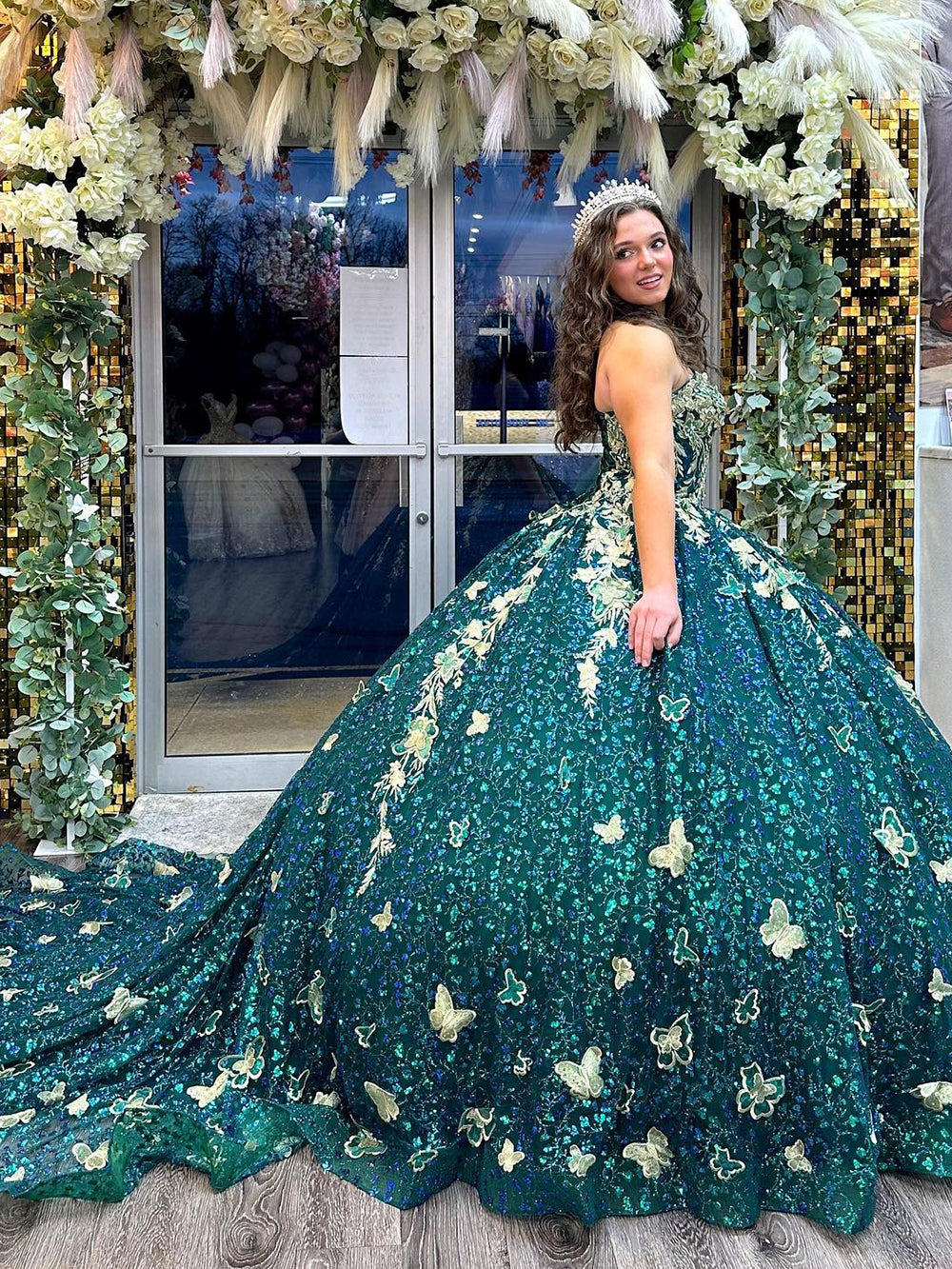 Elegant & Luxury Ball Sweetheart Gown 3D Gold Butterfly Lace Appliques Sequined Beaded Hunter Green Tulle Quinceanera Dress for Sweet 16