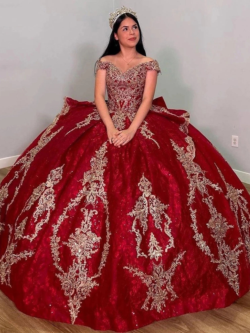 Luxury Ball Gown Off Shoulder Cap Sleeveless Lace Appliques Red Tulle Quinceanera Dress Birthday Prom Dresses Party Gown for Sweet 16