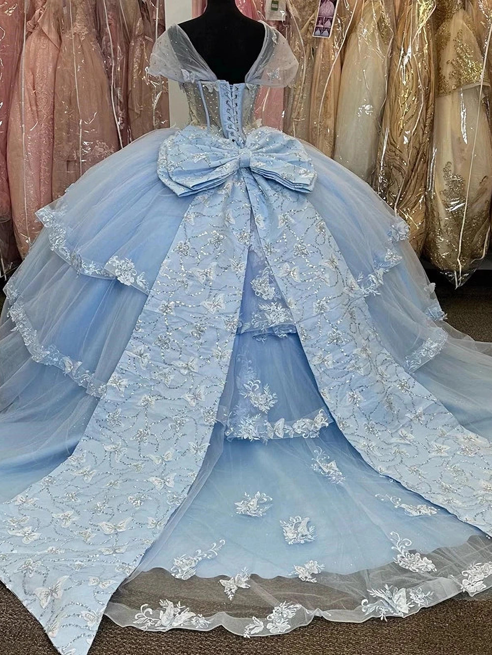 Ball Gown Sweatheart Neck Short Sleeves 3D Butterfly Appliques Tiered Bow Knot Light Blue Tulle Quinceanera Dress for Sweet 16