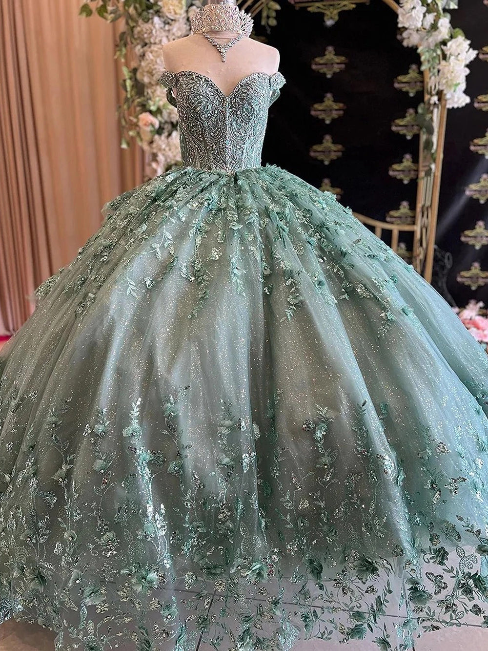 Elegant Ball Gown Sweetheart Neck Off Shoulder Lace Appliques Tiered Green Tulle Princess Gown Quinceanera Dress Beaded Tulle for Sweet 16