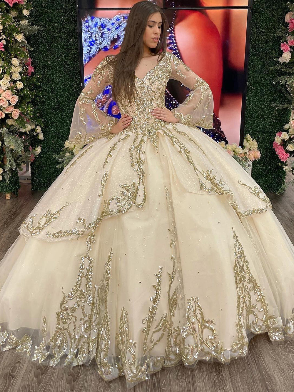 Elegant & Gorgeous Ball Gown Sweetheart Long Sleeves Sequined Appliques Beaded Tiered Champagne Tulle Quinceanera Dress Princess Evening Party Gown for Sweet 16