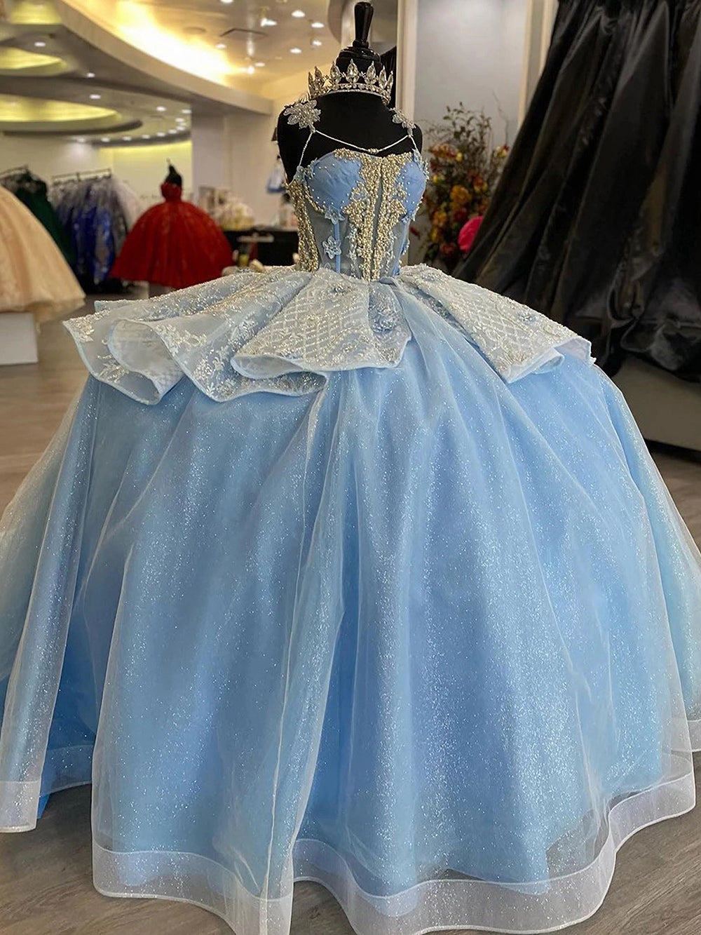 Elegant Ball Gown Strapless Sleeveless Flower Lace Appliques Beaded Sky Blue Tulle Princess Gown Quinceanera Dress for Sweet 16