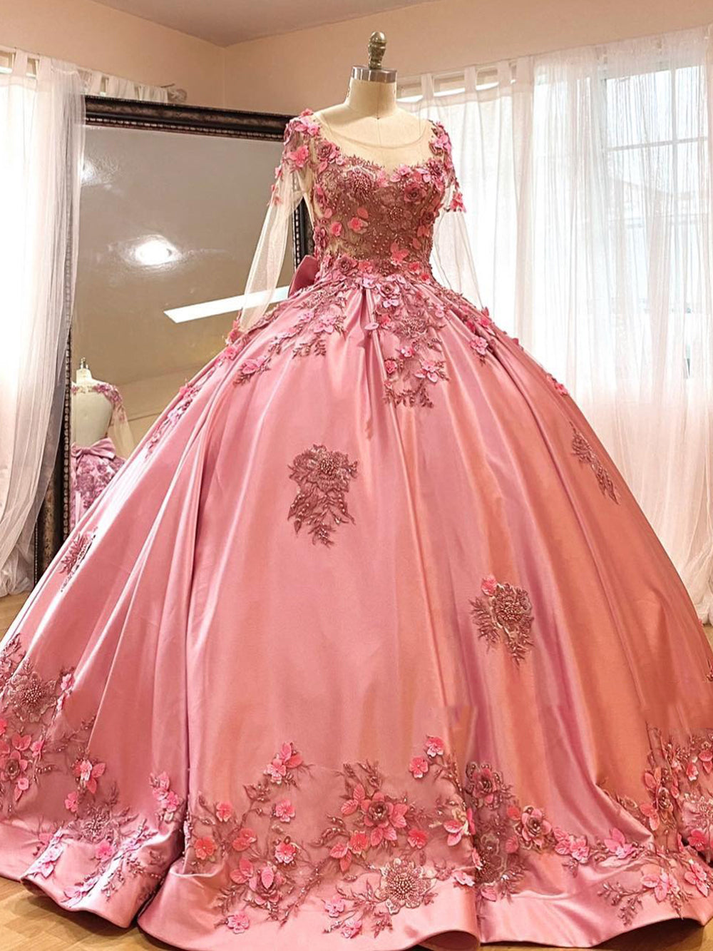 Luxury Ball Gown Flower Round Neck Long Sleeves Flower Lace Appliques Beaded Backless Sweep Train Pink Satin Quinceanera Dress for Sweet 16