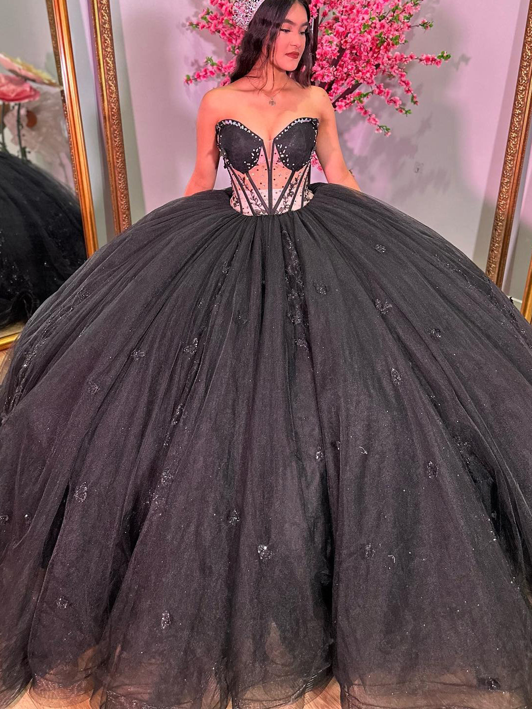 Elegant & Classic Ball Gown Sweetheart Neck Sleeveless Lace Applique Black Tulle Quinceanera Dress Birthday Party Gown for Sweet 16