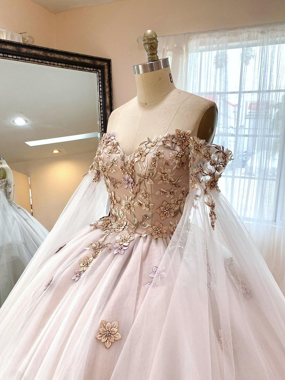 Elegant Ball Gown Off Shoulder Long Sleeves Flowers Appliques Tulle Quinceanera Dress for Sweet 16