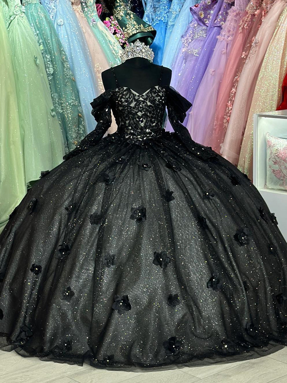 Elegant & Chic Ball Gown Off Shoulder Sweetheart Neck Long Sleeves Flowers Appliques Black Tulle Princess Quinceanera Dresses Evening Party Gown for Sweet 16