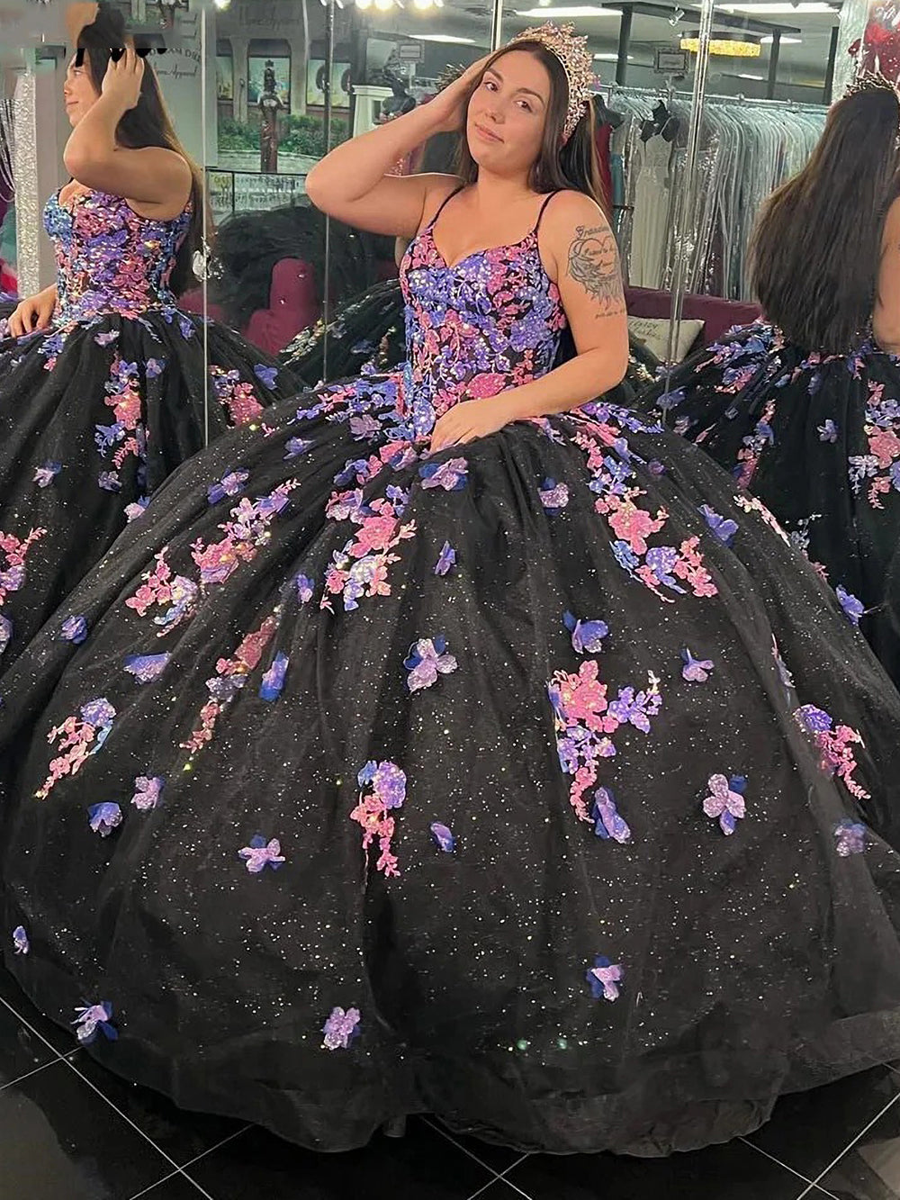 Unique Ball Gown Sweetheart Neck Spaghetti Straps 3D Floral Lace Appliques Beaded Black Tulle Quinceanera Dress Birthday Party Gown for Sweet 16