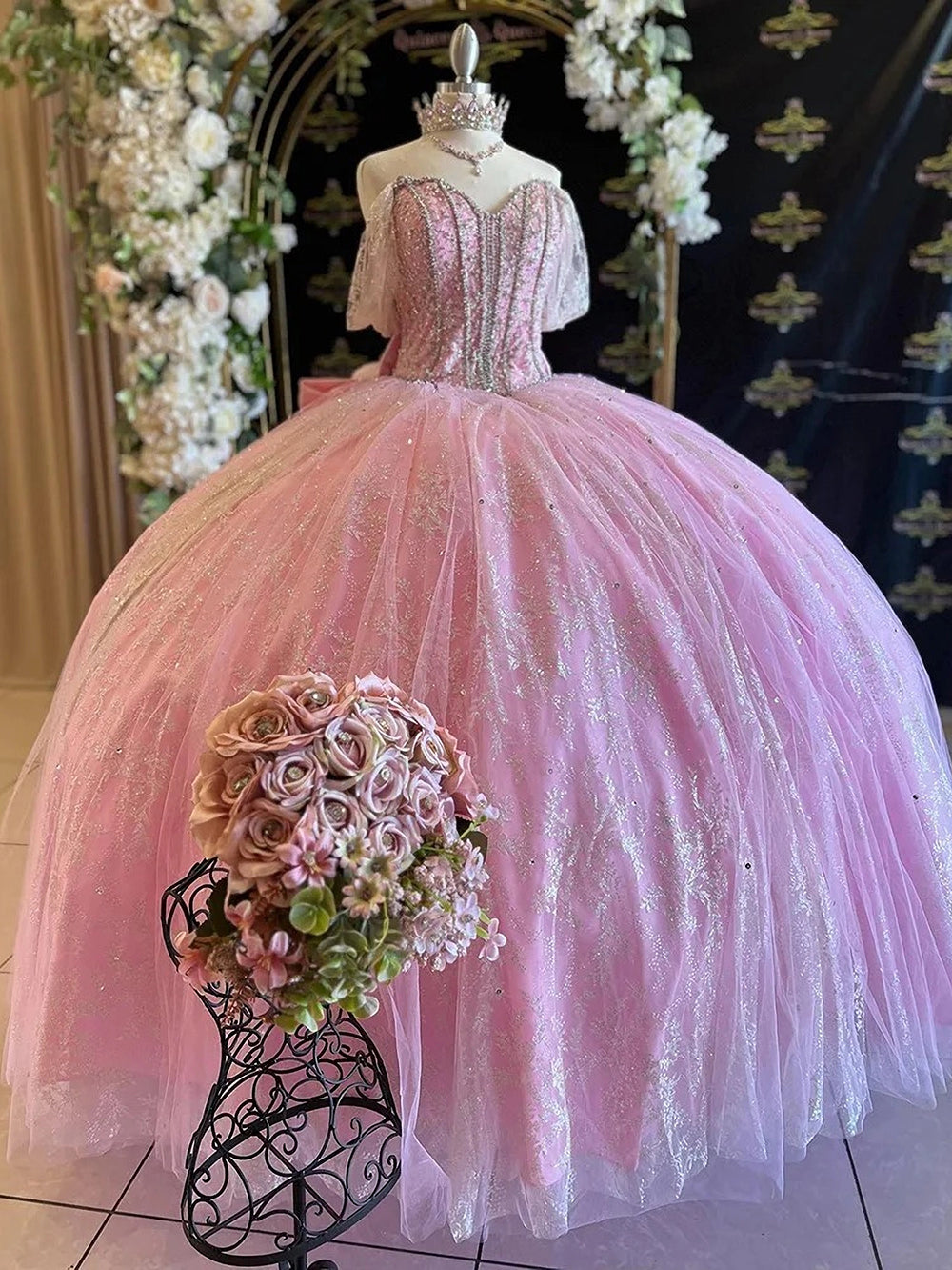 Elegant Ball Gown Sweetheart Neck Off Shoulder Spaghetti Straps Lace Appliques Pink Tulle Princess Prom Dresses Party Gown Quinceanera Dresses for Sweet 16