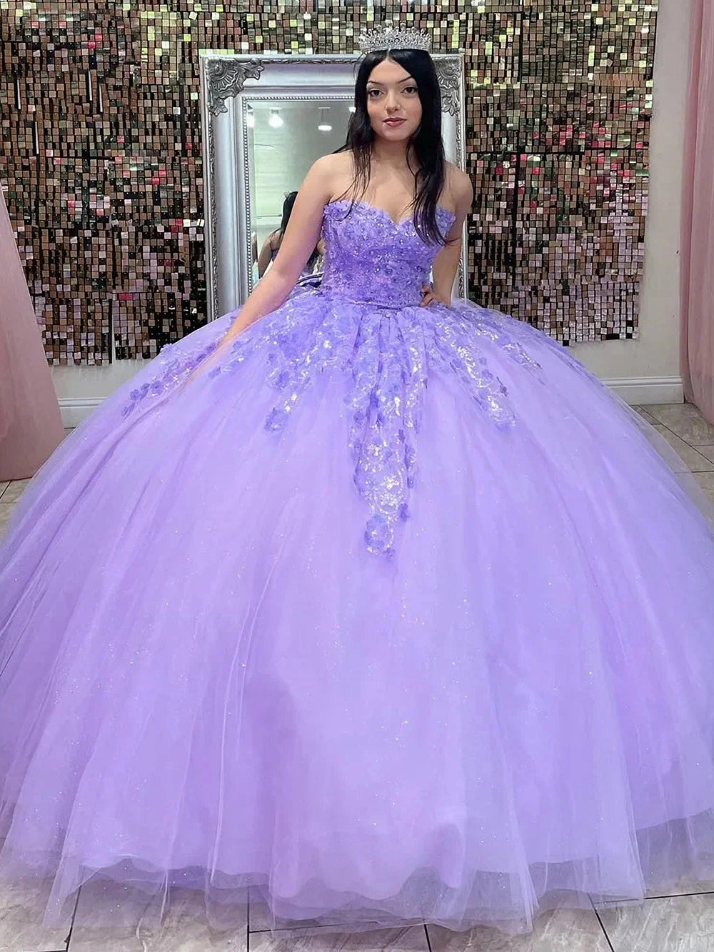 Ball Gown Strapless Lace Flower Appliques Beaded Bow Knot Lilac Tulle Quinceanera Dress for Sweet 16