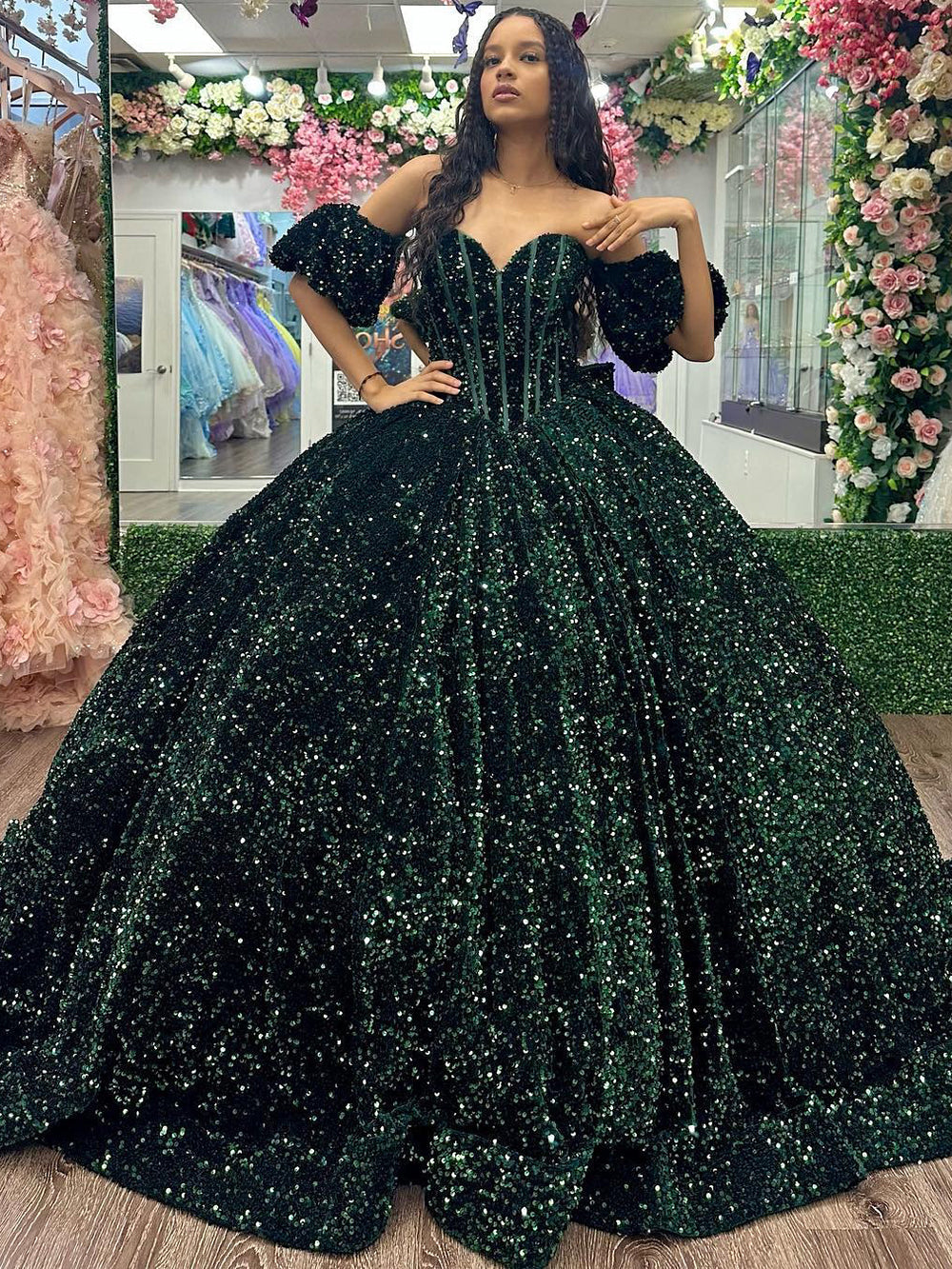 Glitter & Sparkly Ball Gown Off Shoulder Puff Sleeves Emerald Green Tulle Quinceanera Dress Princess Evening Party Gown for Sweet 16