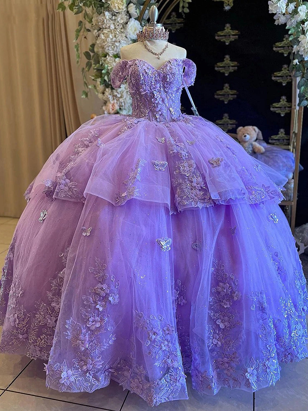 Luxury Ball Gown Off Shoulder Sleeveless Tiered 3D Butterfly Appliques Purple Tulle Quinceanera Dress for Sweet 16