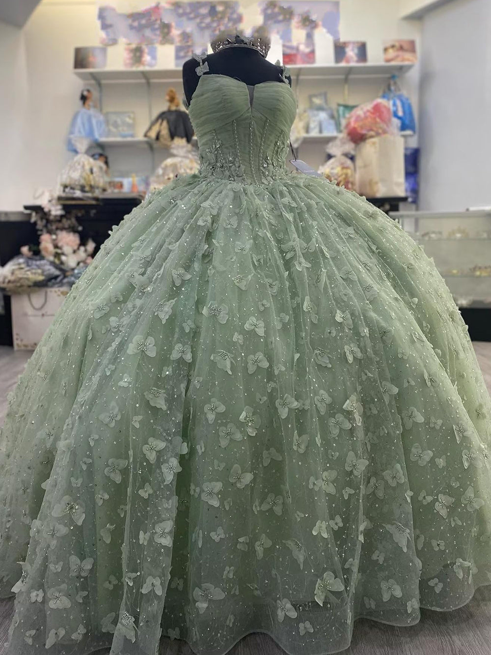Chic& Modern Ball Gown Sweetheart Neck Spaghetti Straps 3D Butterfly Lace Appliques Sage Green Tulle Quinceanera Dress Princess Gown for Sweet 16