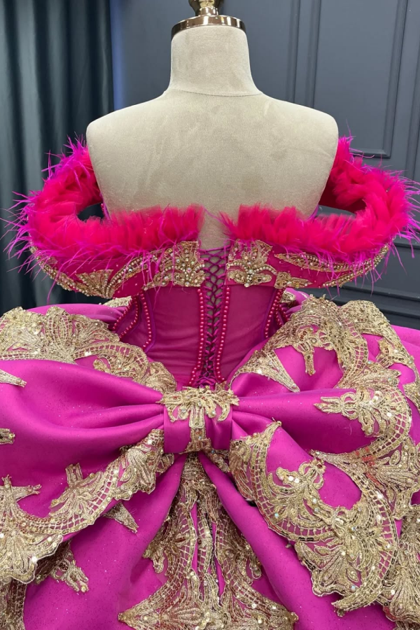 Ball Gown Off Shoulder Sleeveless Beaded Feather Gold Appliques Fuchsia Satin Quinceanera Dress Evening Party Gown for Sweet 16
