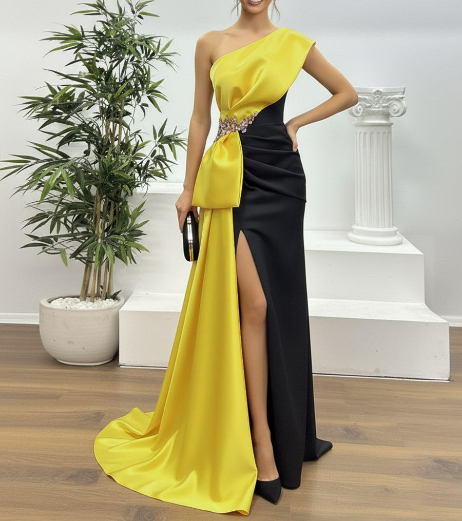 A Line/Princess One Shoulder Floor-Length Prom Dresses with Appliques