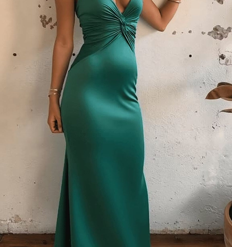 Elegant Halter Satin V-Neck Long Prom Dresses with Sheath/Column Hem