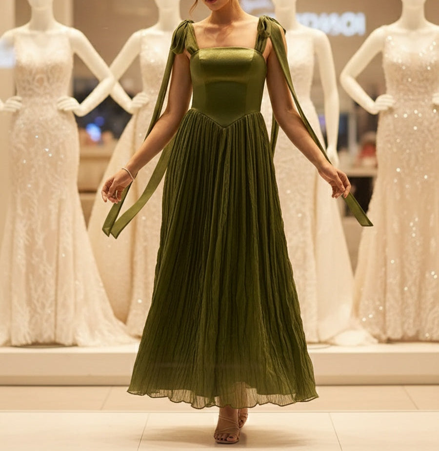 A-Line/Princess Spaghetti Strap Pleated Floor-Length Formal Dresses with Bow