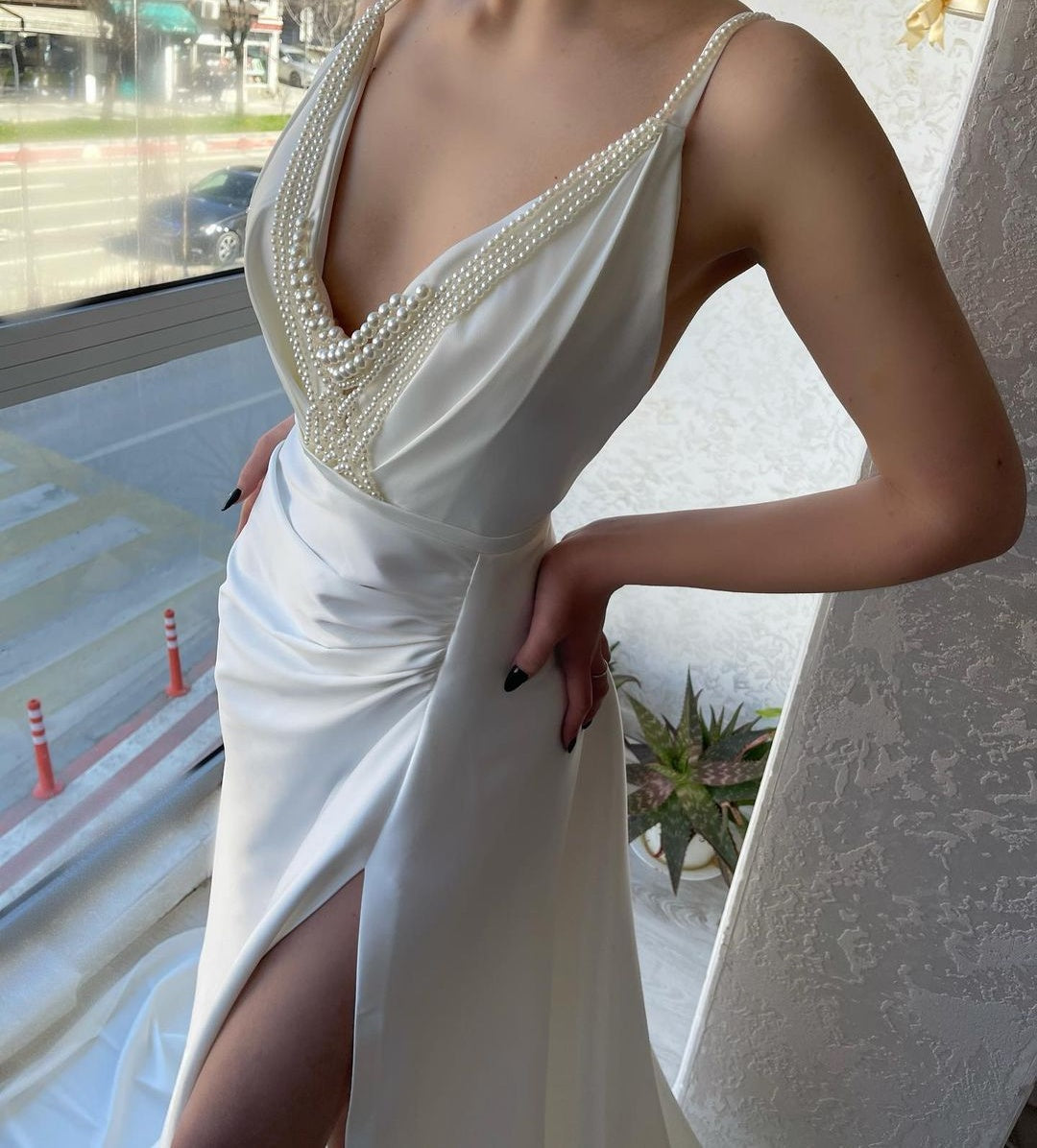 Chic Long White V-neck Pearls Sleeveless Prom Dresses Long Slit Online