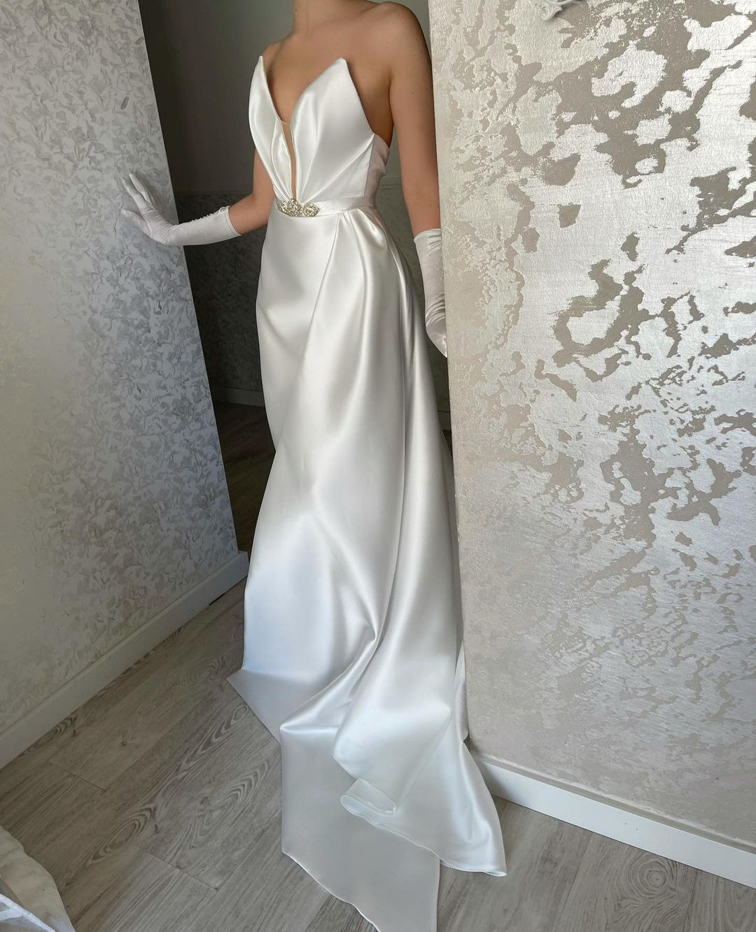 Charming V-neck Sleeveless Prom Dresses