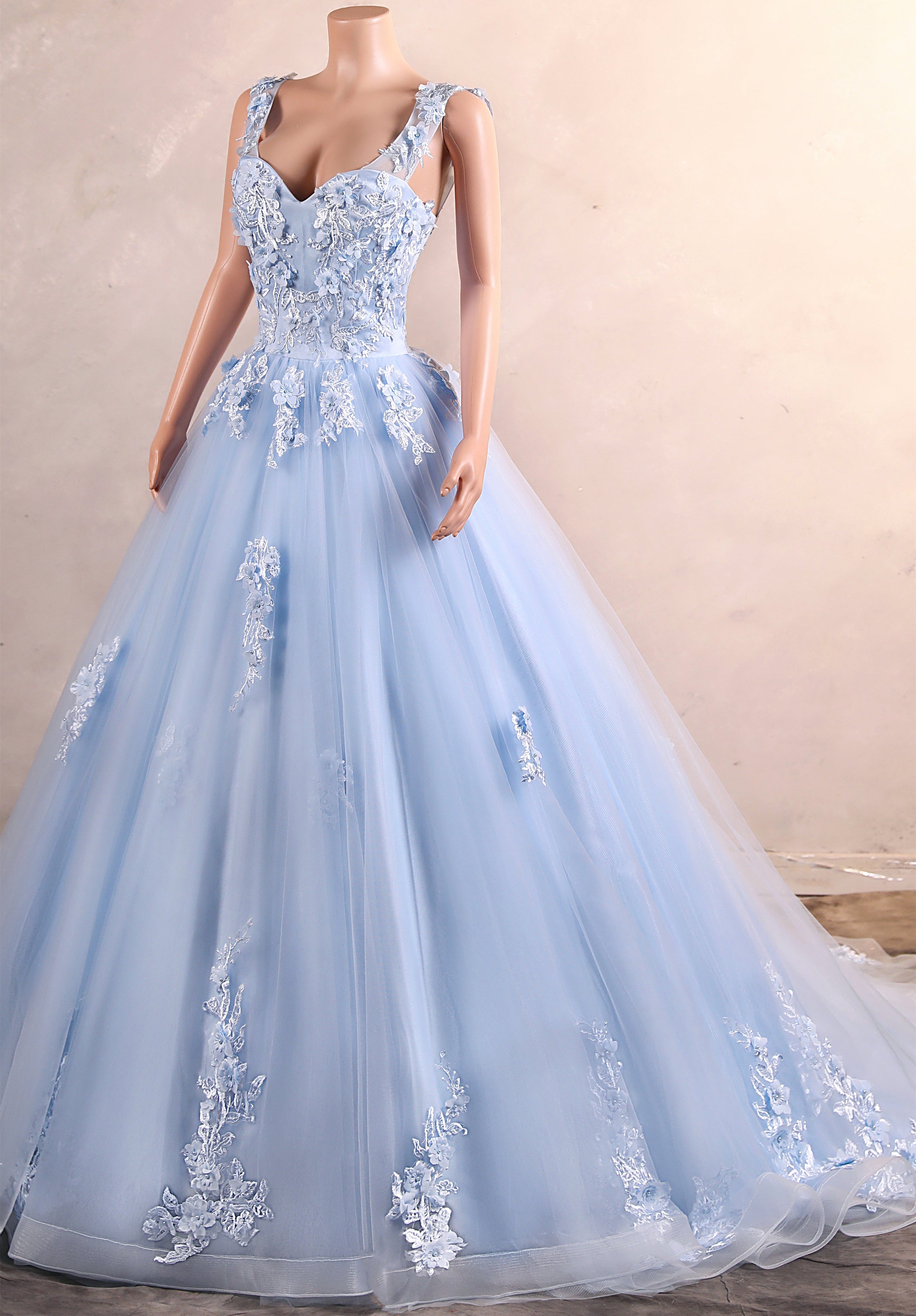 Light Blue Staps Lace Appliques Sleeveless Ball Gown Tulle Prom Dresses