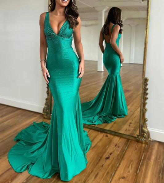 Emerald Green Halter Mermaid Beaded Court Train V-neck Prom Dresses