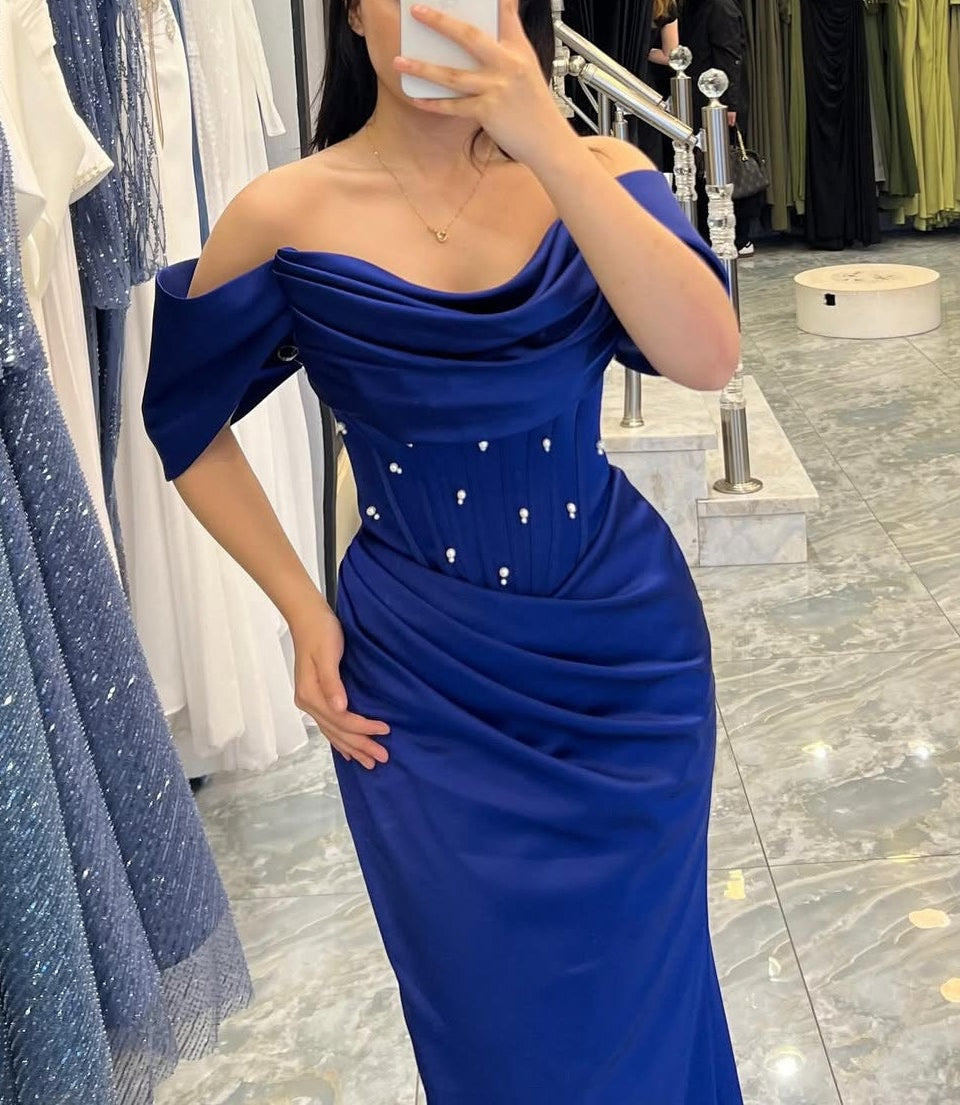 Chic Royal Blue Off-The-Shoulder Satin Prom Dresses Mermaid Pleats Sheath With Pearls