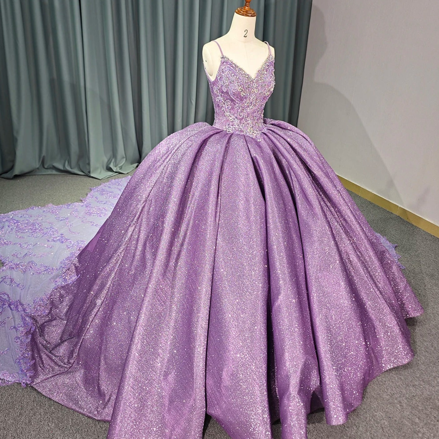 Glamorous & Glitter Ball Gown V Neck Spaghetti Straps 3D Floral Lace Appliques Sweep Train Purple Tulle Princess Quinceanera Dress for Sweet 16