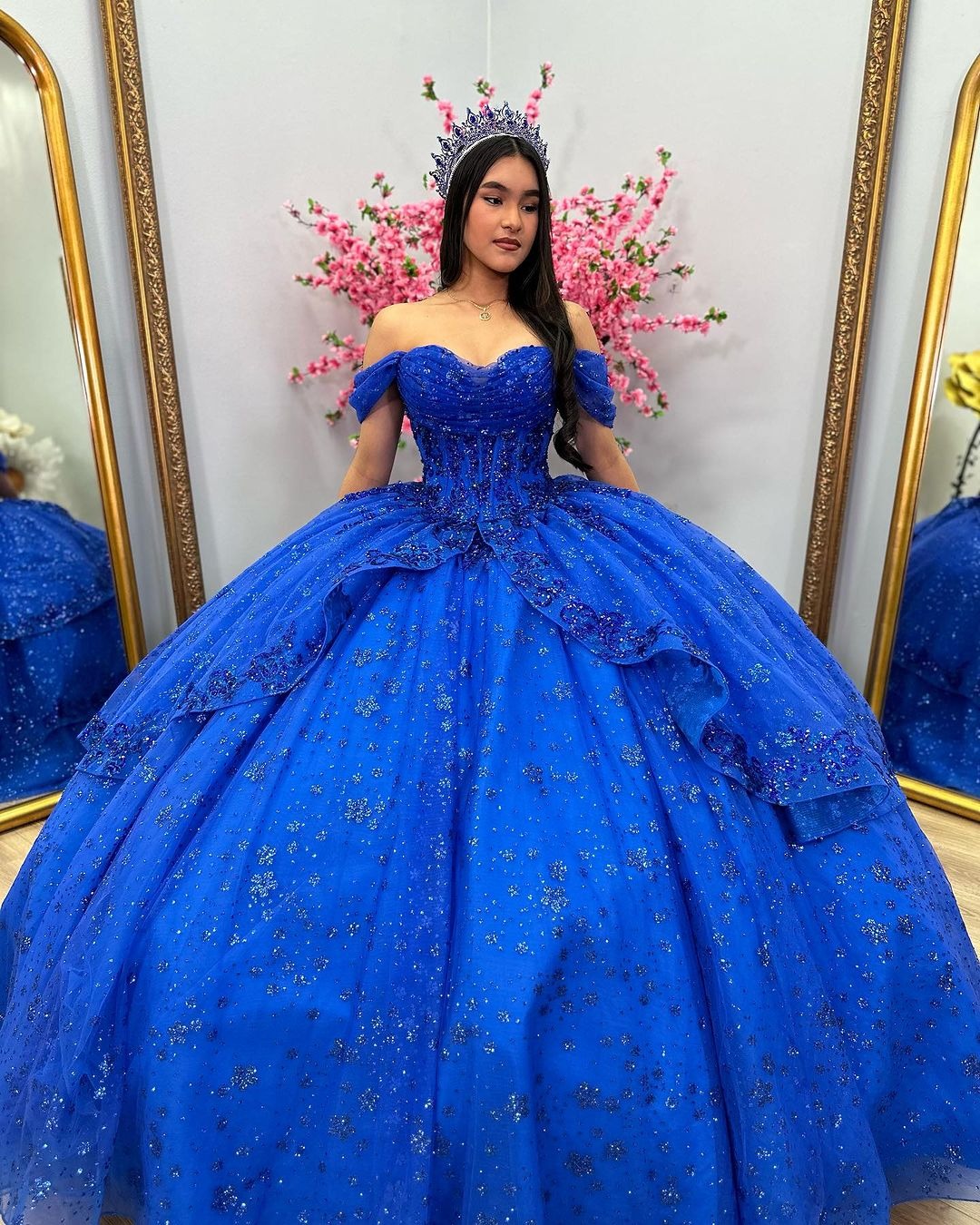 Luxury & Glamorous Ball Gown Off Shoulder Lace Appliques Beaded Tiered Glitter Ruffles Royal Blue Tulle Quinceanera Dress Evening Party Gown for Sweet 16
