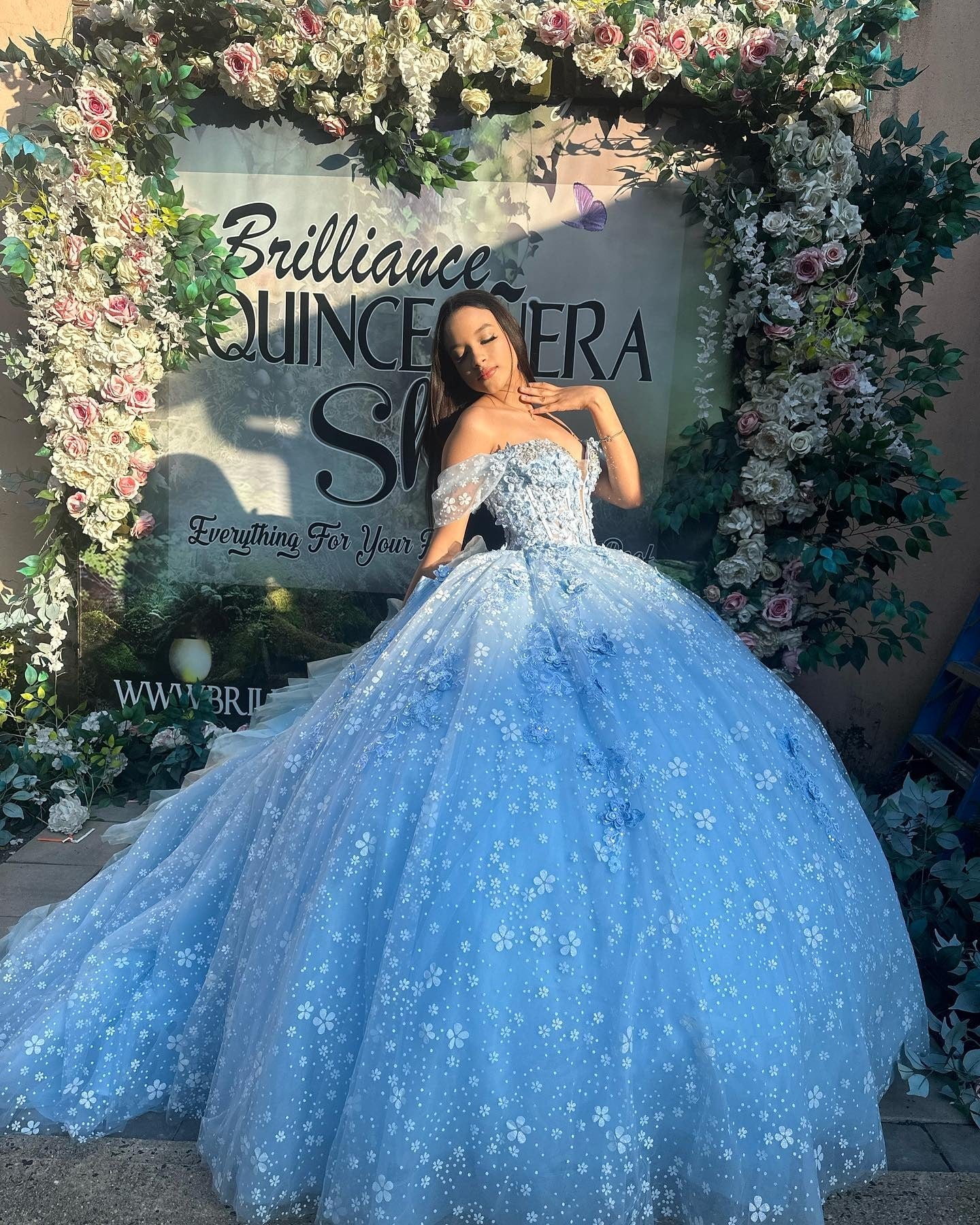 Chic & Modern Ball Gown Off Shoulder Sweetheart Corset Flowers Lace Appliques Sky Blue Tulle Quinceanera Dress Princess Party Gown for Sweet 16