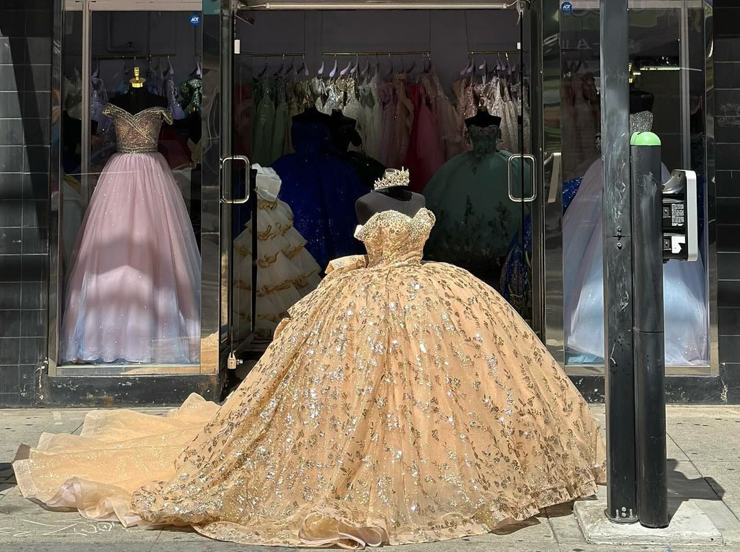 Glamorous & Luxury Ball Gown Off Shoulder Fully Sequins Appliques Beaded Tiered Bow Knot Champagne Tulle Princess Evening Party Dress Quinceanera Dress for Sweet 16