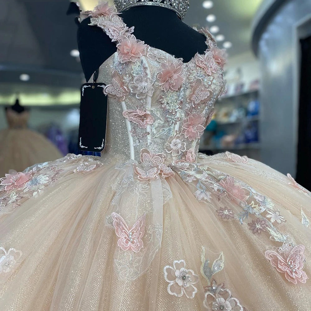 Elegant & Classic Ball Gown Strapless Straps Sleeveless 3D Flower Lace Appliques Sweep Train Champagne Tulle Quinceanera Dresses Princess Gown for Sweet 16