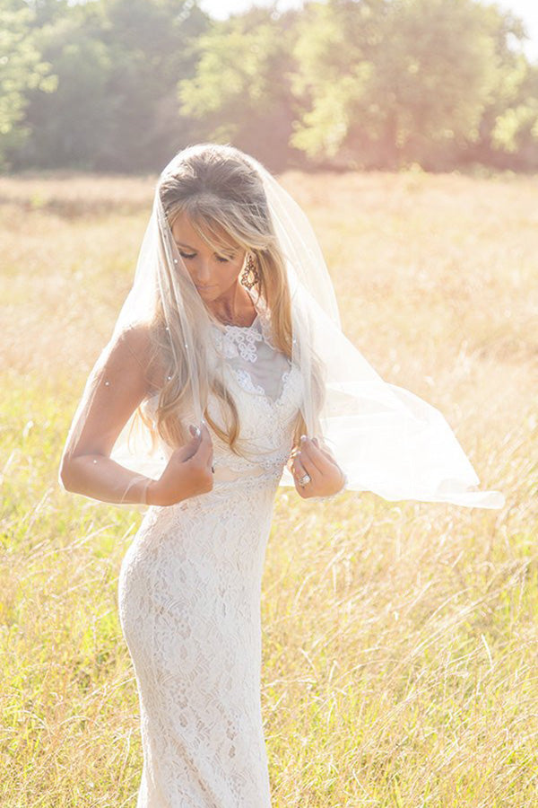 Chic Tulle With Pearls Short Wedding Veils