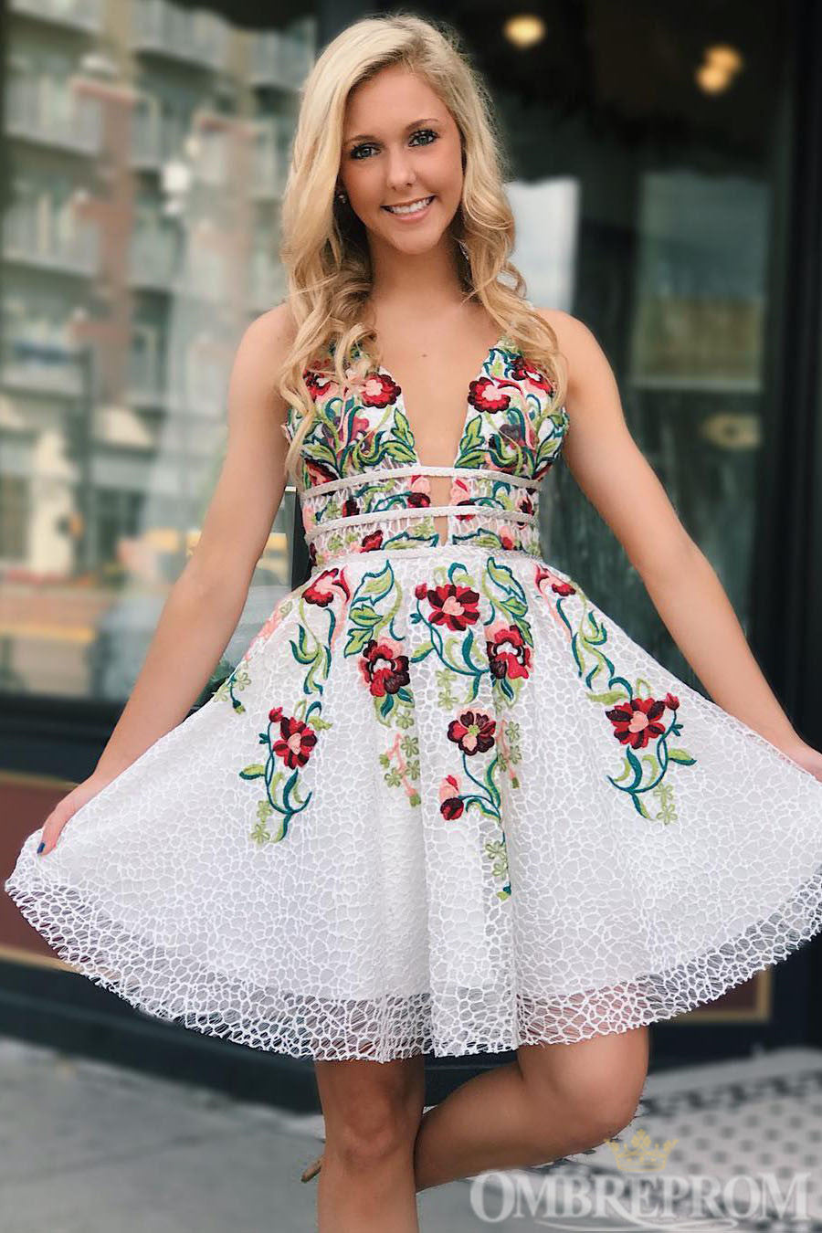 Charming V Neck Lace Short Prom Dresses with Embroidery Charming V Neck Lace Short Prom Dresses with Embroidery