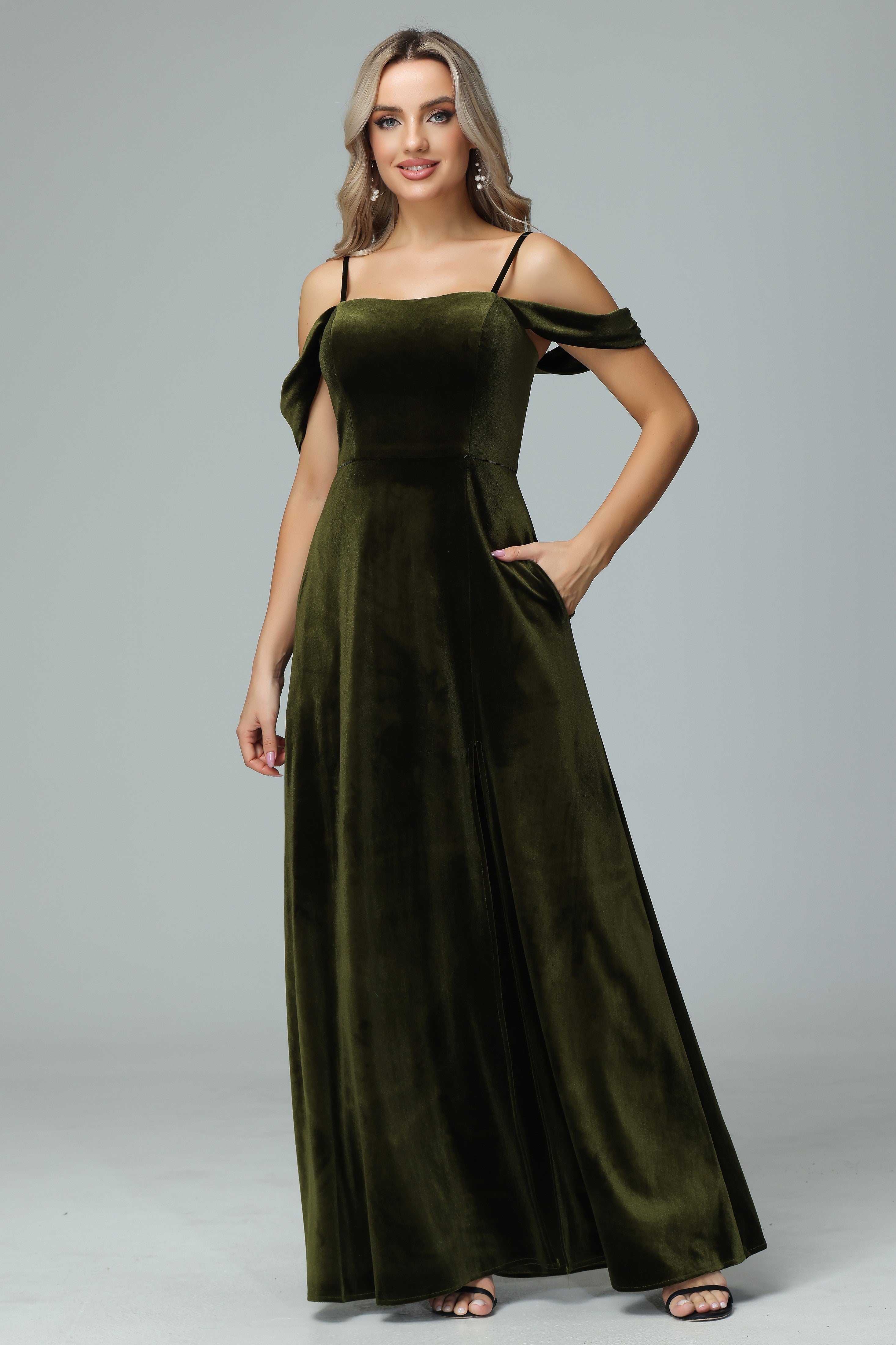 Off the Shoulder Straps Velvet Bridesmaid Dresses with Pockets Off the Shoulder Straps Velvet Bridesmaid Dresses with Pockets