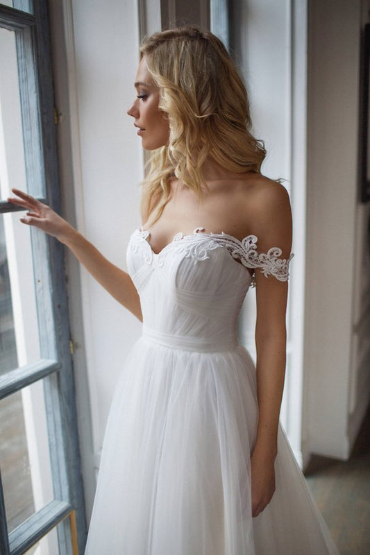 Off Shoulder Sweetheart Tulle Lace Appliques Sweep Train Wedding Dresses