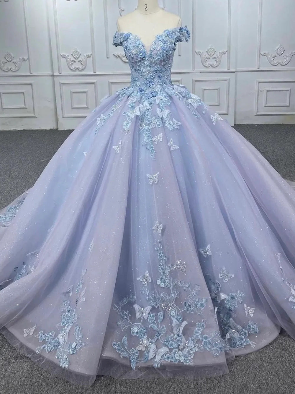 Chic & Modern Ball Gown Off Shoulder 3D Butterfly Lace Appliques Lace Up Lavender Tulle Quinceanera Dress for Sweet 16