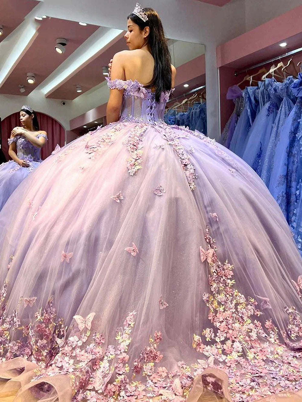 Elegant & Classic Ball Gown Off Shoulder Beaded Lace Butterfly Appliques Lavender Tulle Quinceanera Dress Princess Evening Party Gown for Sweet 16
