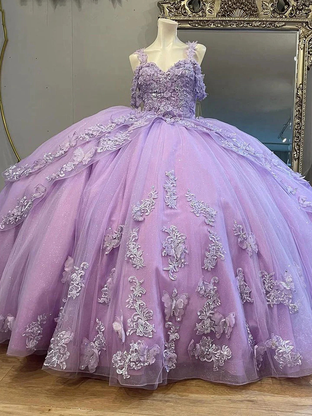 Chic & Cute Ball Gown Off Shoulder Lace Applique Beaded Tiered Ruffles Lilac Tulle Quinceanera Dress Birthday Party Princess Gown for Sweet 16