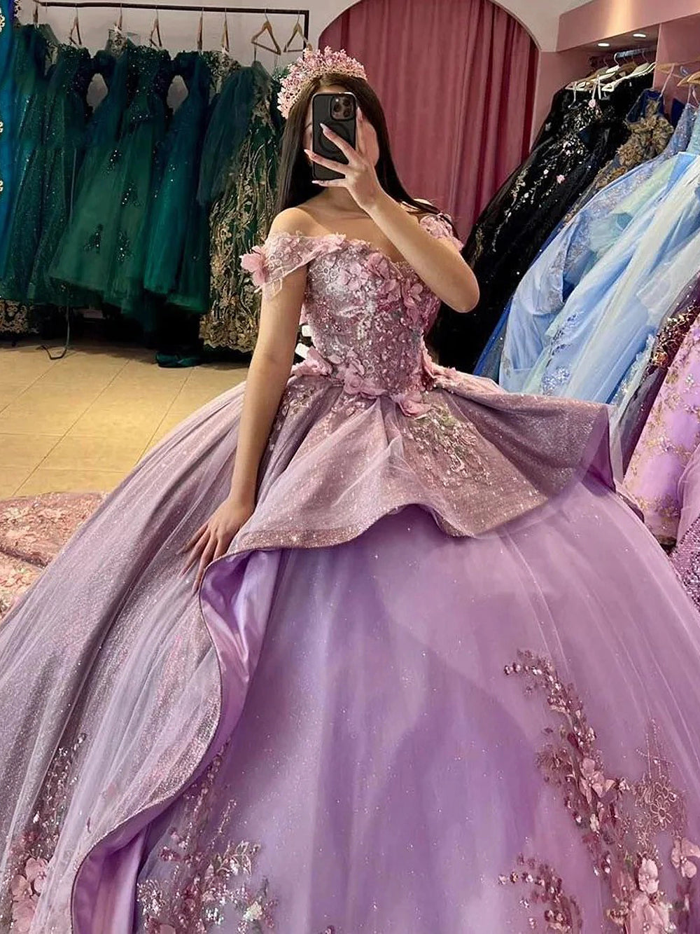Elegant & Classic Ball Gown Off Shoulder Lace Appliqued Beaded Tiered Ruffles Lilac Tulle Quinceanera Dress Princess Birthday Party Gown for Sweet 16