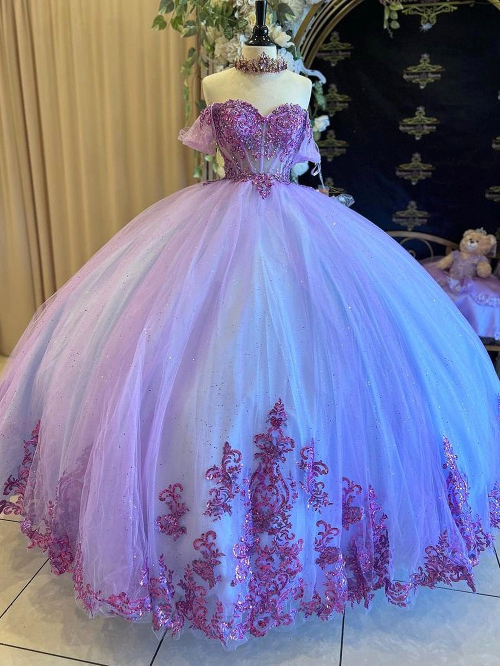 Chic & Modern Ball Gown Off Shoulder Sequins Beaded Floral Lace Appliques Lilac Tulle Quinceanera Dress Birthday Party Gown for Sweet 16