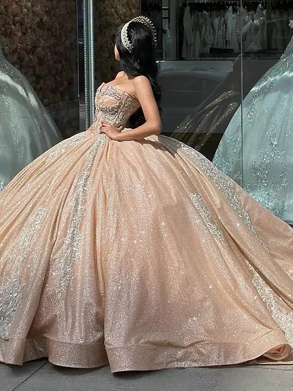 Luxury & Glamorous Ball Gown Sweetheart Neck Sleeveless Lace Applique Beaded Champagne Sequins Quinceanera Dress for Sweet 16