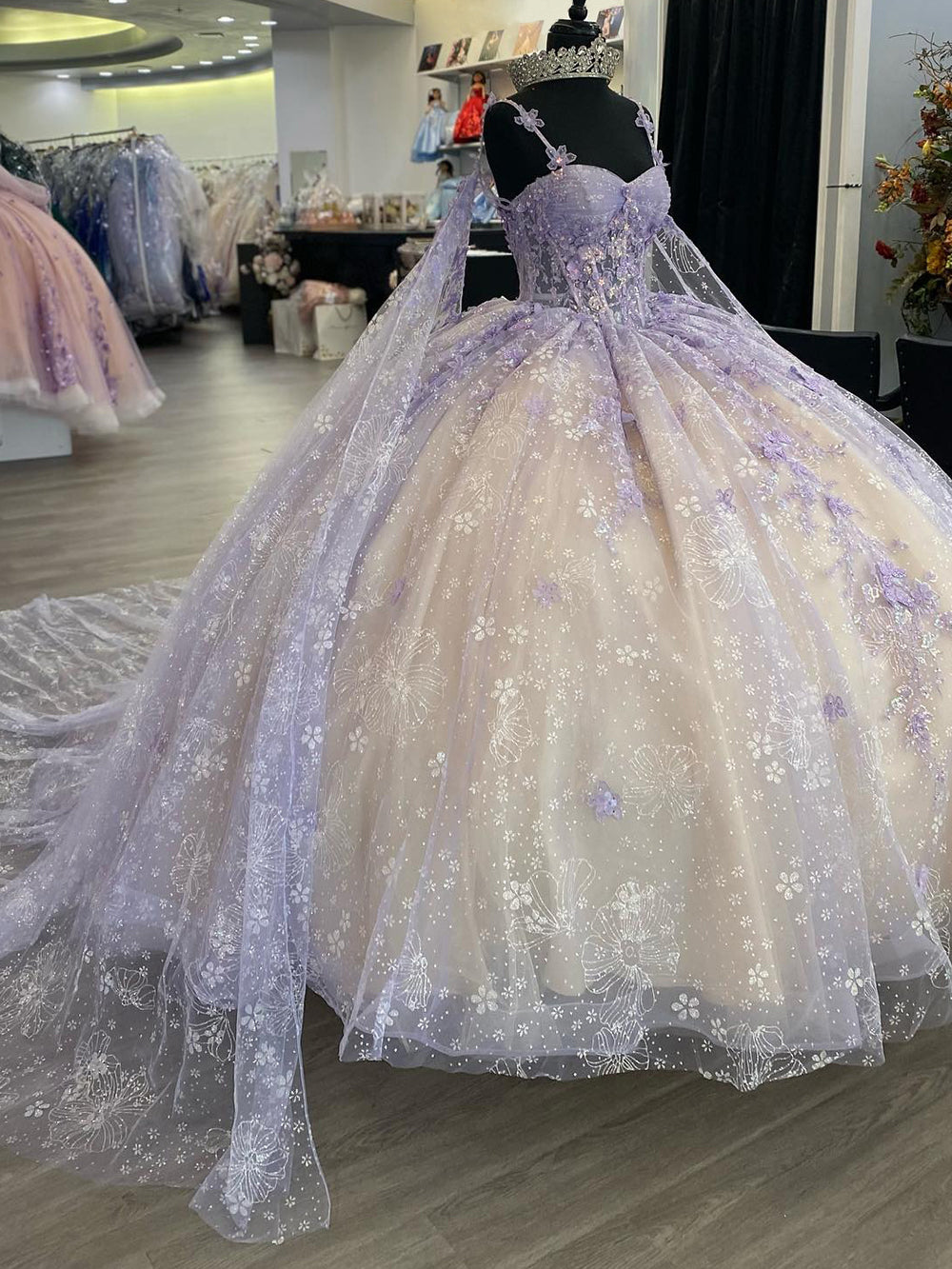 Gorgeous & Glamorous Ball Gown Sweetheart Neck Spaghetti Straps Floral Lace Appliques Lavender Champagne Tulle Princess Prom Dresses Party Gown Quinceanera Dress for Sweet 16