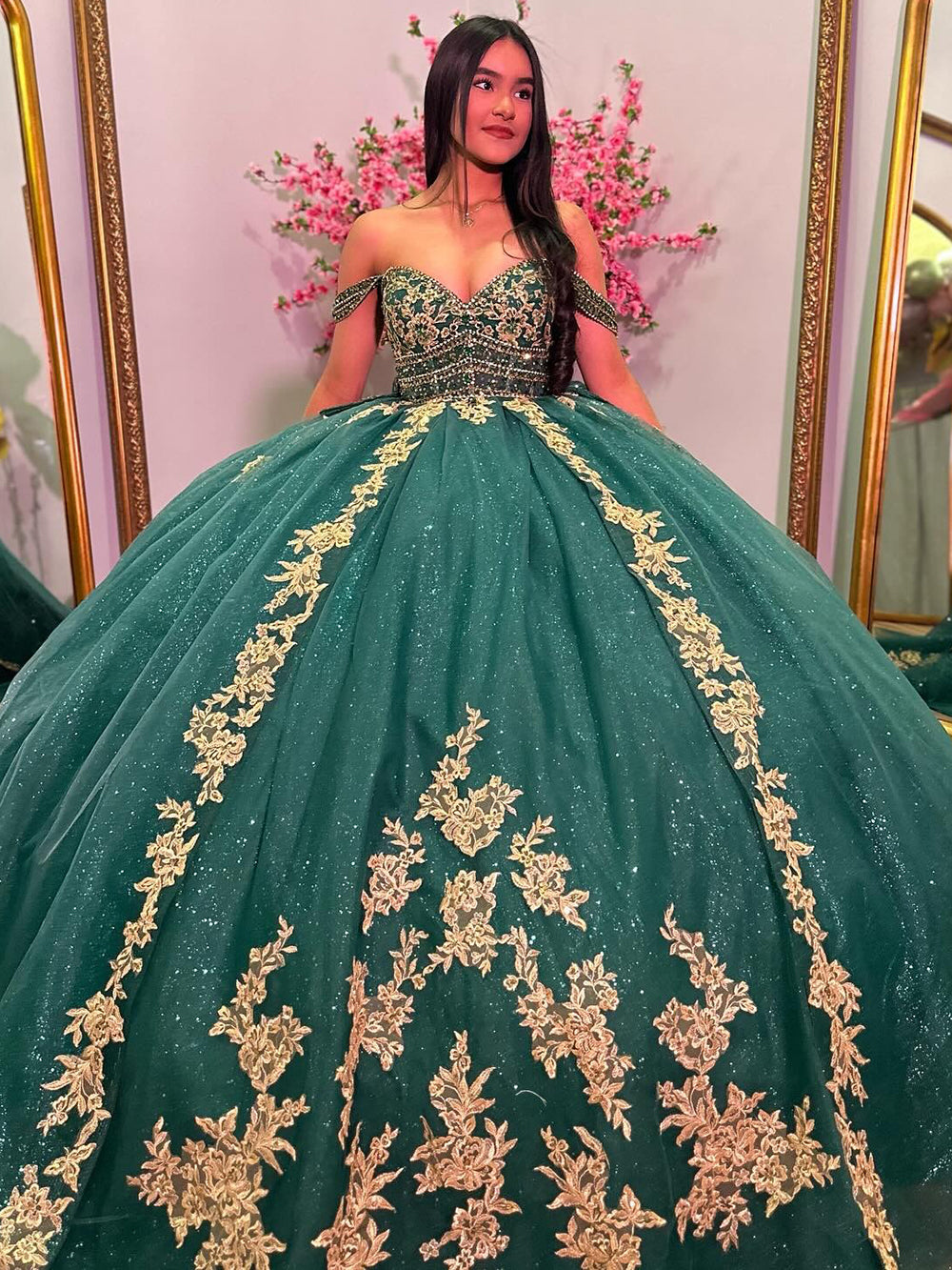 Elegant & Luxury Ball Gown Off Shoulder Gold Appliques Emerald Green Tulle Princess Birthday Party Dress Quinceanera Dress for Sweet 16