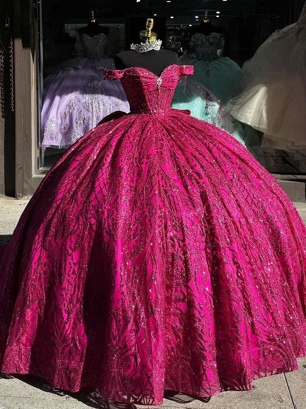Chic & Modern Ball Gown Off Shoulder Sweetheart Neck Hot Pink Tulle Quinceanera Dress Princess Evening Party Gown for Sweet 16 Dress