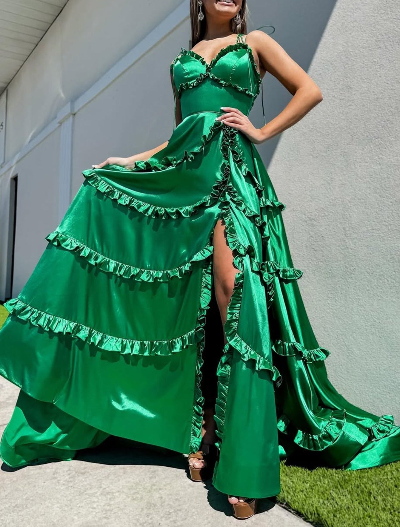Spaghetti Strap Lace Up Ruffle Bodice Ball Gown Prom Dress With Slit - Green