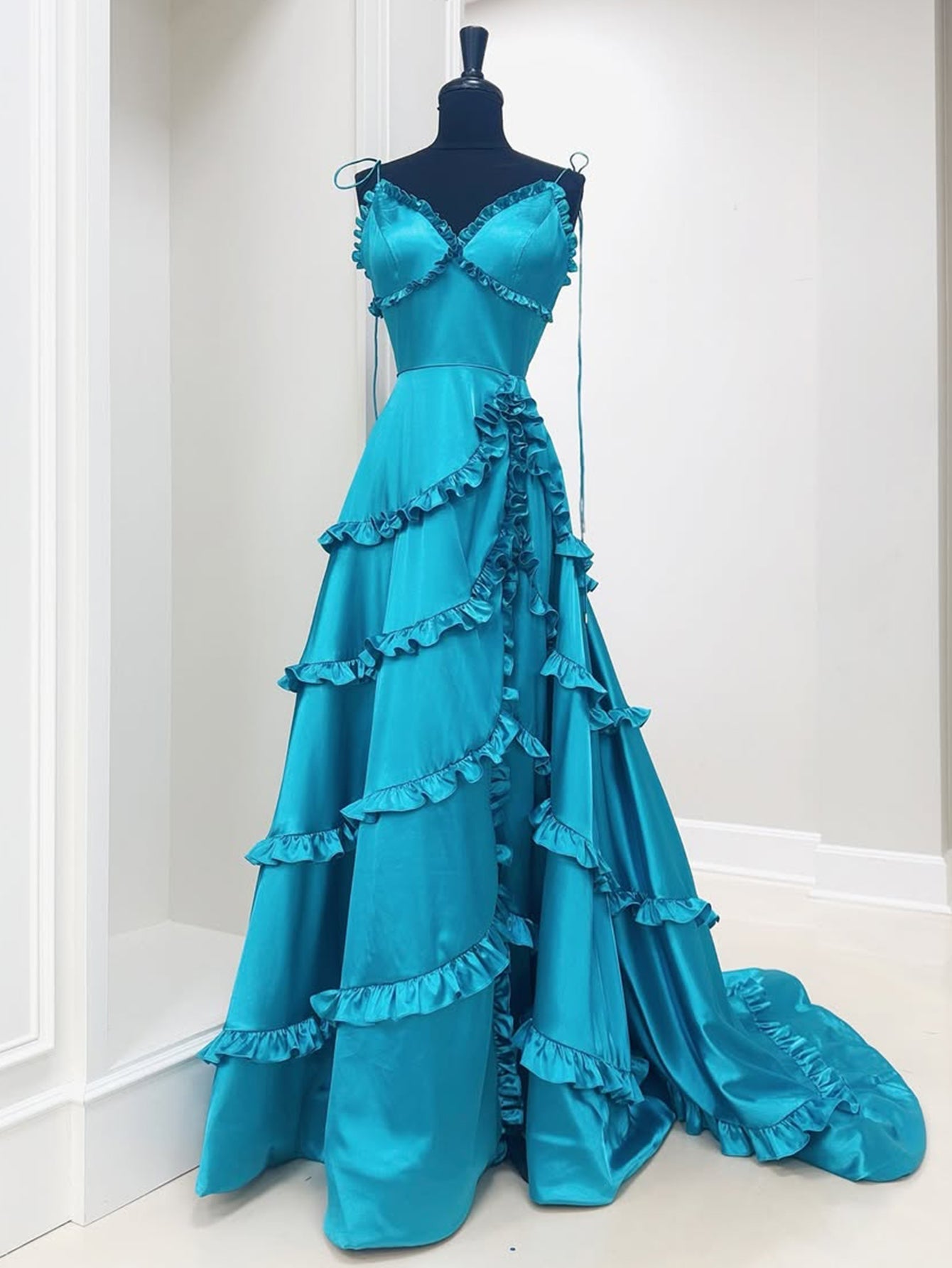 V Neck Ruffle Ball Gown Prom Dress Long With Slit - Emerald Green