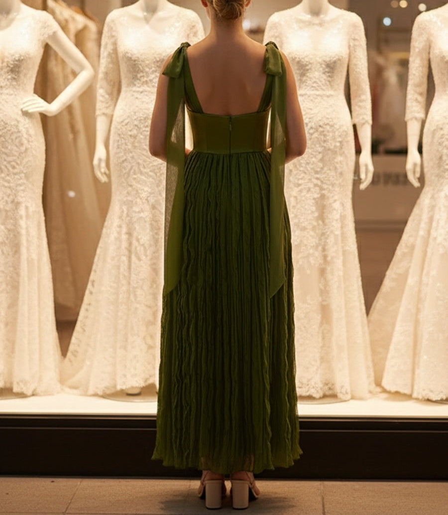 A-Line/Princess Spaghetti Strap Pleated Floor-Length Formal Dresses with Bow