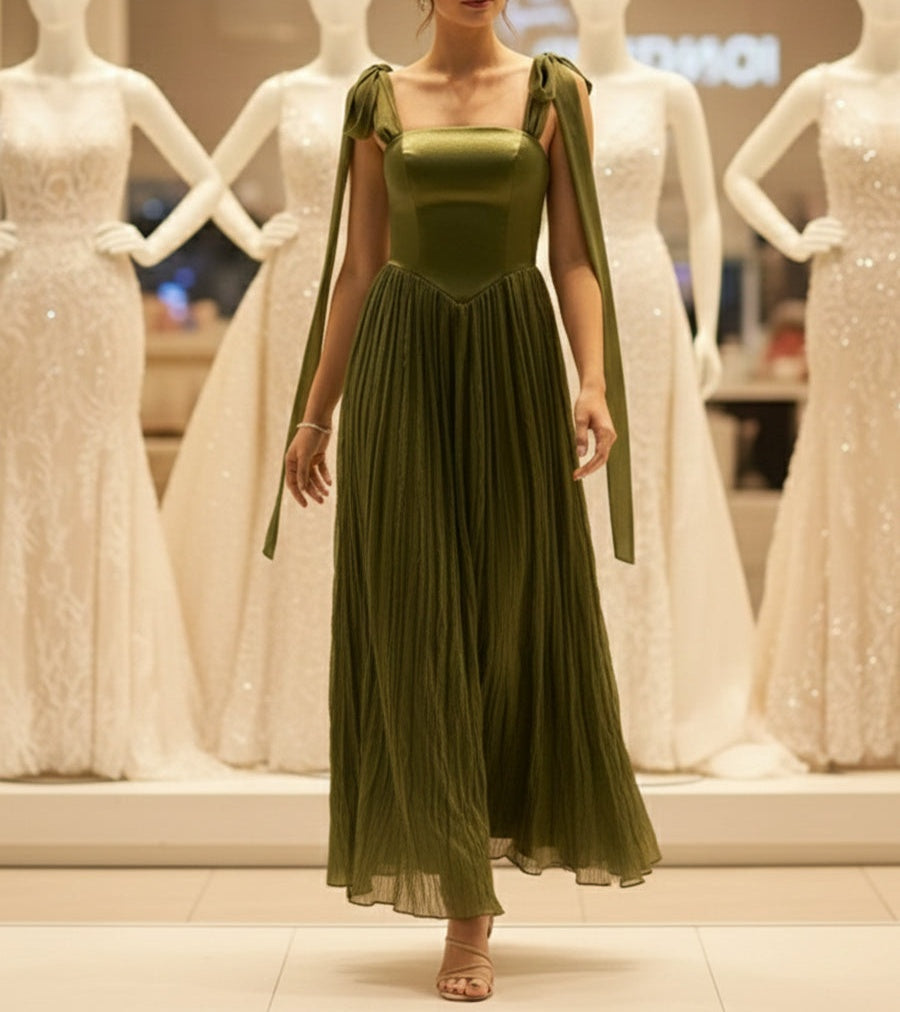 A-Line/Princess Spaghetti Strap Pleated Floor-Length Formal Dresses with Bow