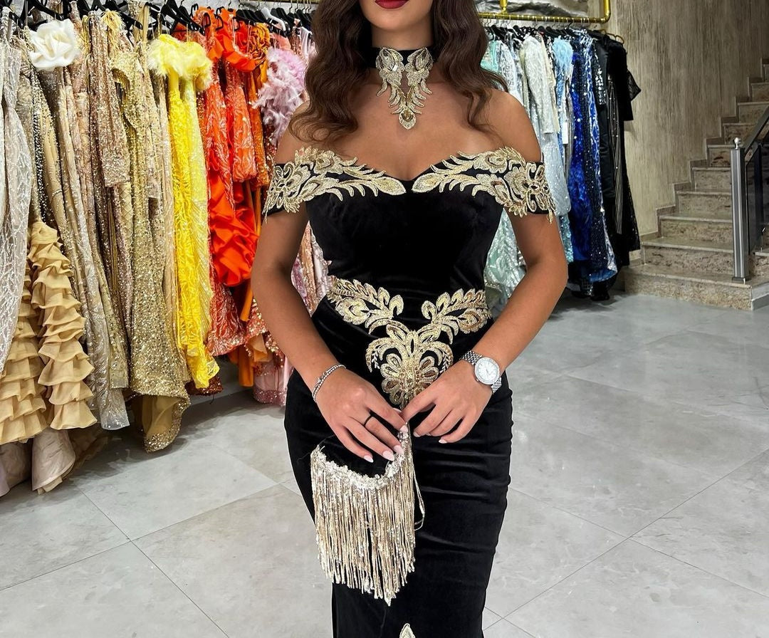 Chic Off-the-Shoulder Mermaid Black Prom Dresses with Appliques