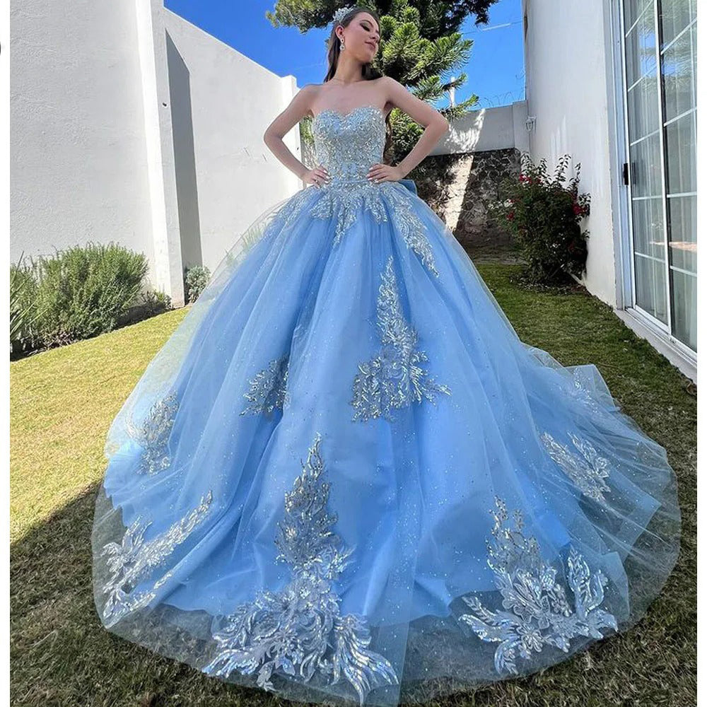 Elegant & Modern Ball Gown Strapless Lace Appliques Beaded Tiered Ruffles Sky Blue Tulle Quinceanera Dress Birthday Party Gown for Sweet 16